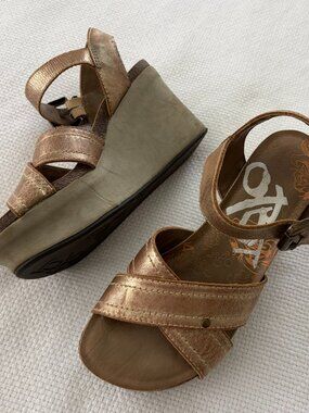 OTBT size 5.5 boho chunky metallic gold platform sandals